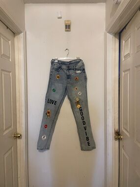 Embellished Light Blue Women’s Jeans – LOVE GOODVIBEsize 34/32